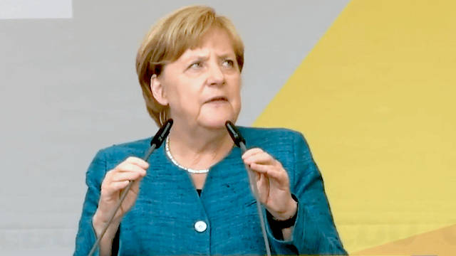 Im sächsischen Annaberg-Buchholz hatte es Merkel nicht leicht. (Screenshot: YouTube)