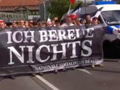 Die Gedenkdemo für Rudolf Heß musste wegen Blockaden umgeleitet werden. (Screenshot: YouTube)