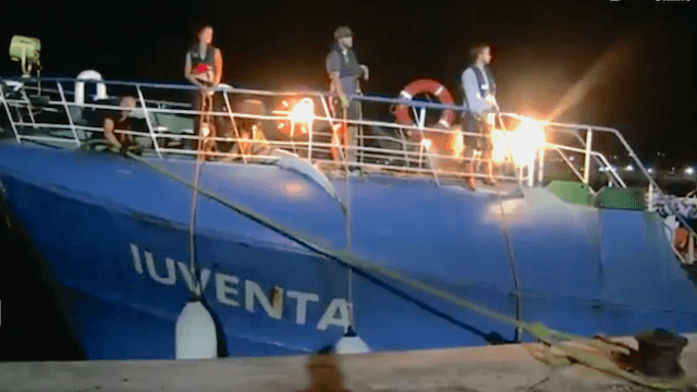 Italien hat das Schiff „Iuventa“ von Jugend Rettet beschlagnahmt und die Crew verhört. (Screenshot: YouTube)