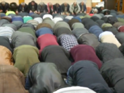Der Betreiberverein der Dar-Assalam-Moschee verklagt den Berliner Verfassungsschutz. (Screenshot: YouTube)