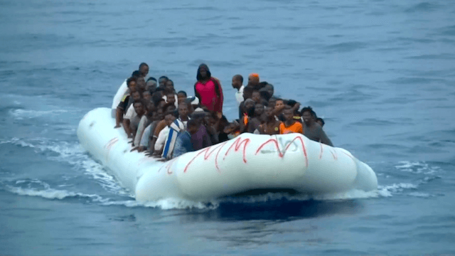 Da die illegale Migration zu gefährlich ist, öffnet die EU-Kommission einen legalen Weg, um Afrikaner nach Europa zu holen. (Screenshot: YouTube)