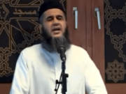 Zu den sogenannten Hasspredigern in der Neuköllner al-Nur-Moschee zählt auch Imam Abu Bilal Ismail, der in Dänemark offen die Steinigung von Frauen fordert, die Unzucht begehen. (Screenshot: YouTube)