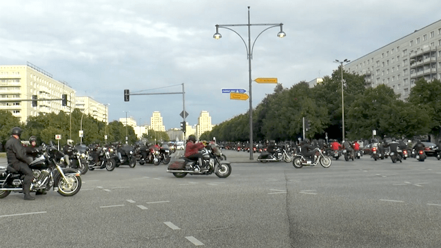 Die Hells Angels demonstrierten in Berlin gegen das Kuttenverbot. (Screenshot: YouTube)