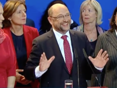 SPD-Spitzenkandidat Martin Schulz räumt die Niederlage ein. (Screenshot: YouTube)