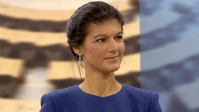 Sahra Wagenknecht freut sich über das zweitbeste Ergebnis in der Linken-Parteigeschichte. (Screenshot: ARD)