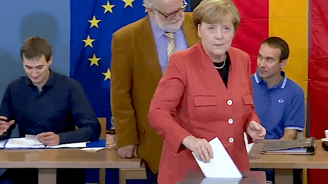 In vielen Großstädten zeichnet sich eine hohe Wahlbeteiligung ab. Auch Bundeskanzlerin Angela Merkel hat bereits in Berlin-Mitte gewählt. (Screenshot: YouTube)