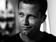 Til Schweiger bittet Rechtsradikale um Kommentare bei Facebook, weil er damit viel Geld verdiene. (Foto: Facebook)