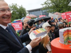 Volker Beck hat als einer der ersten Schwulen in Deutschland einen Mann geheiratet. (Screenshot: YouTube)