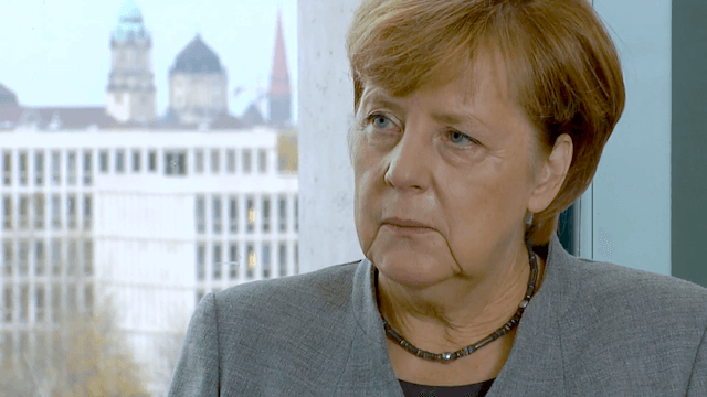 Angela Merkel fordert auch von den nachfolgenden Generationen eine Aufarbeitung des Nationalsozialismus. (Screenshot: YouTube)