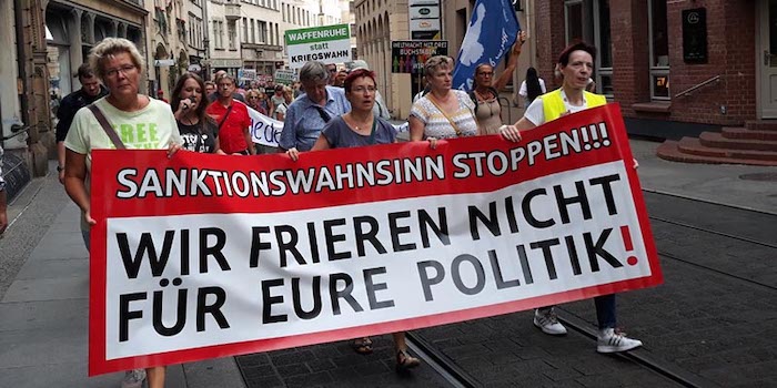 Demonstranten am 22. August 2022 auf der Montagsdemo in Halle © Bewegung-Halle.de Initiative für Demokratische Selbstbestimmung Halle