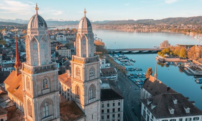 Michael Bauer Gallus Immobilien über die Trends am Immobilienmarkt Schweiz - Grossmünster Kirche in Zürich