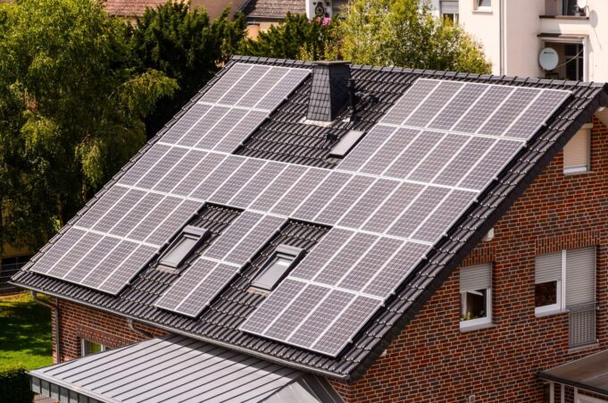 Öko-Häuser nutzen immer Solaranlagen zur zusätzlichen Energiegewinnung