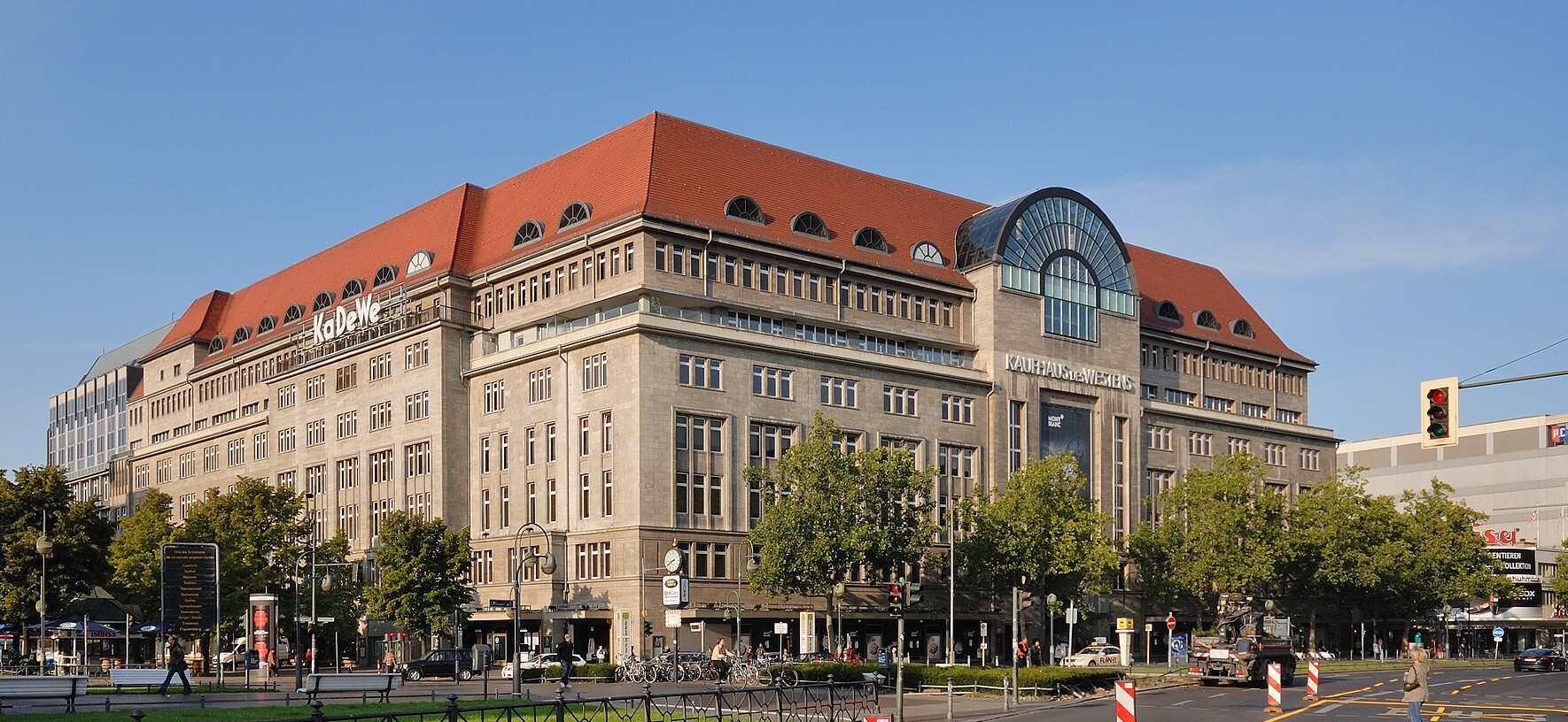 Berliner Kaufhaus KaDeWe im Jahr 2008 - Jochen Teufel, CC BY-SA 3.0 , via Wikimedia Commons