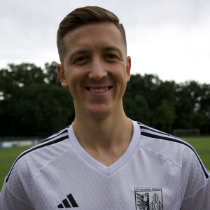 Micha Langreder ist heute Mittelfeld-Spieler mit der Nr. 10 in der Bezirksligamannschaft des SV Vorwärts Hülsen © SV Vorwärts Hülsen